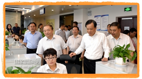 貴州省委書記陳敏爾網(wǎng)絡(luò)邀請大家到貴州旅游做客(圖)