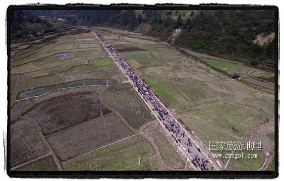 1700桌合攏宴，總長3.7公里，10380人同桌就餐，創(chuàng)歷史之最